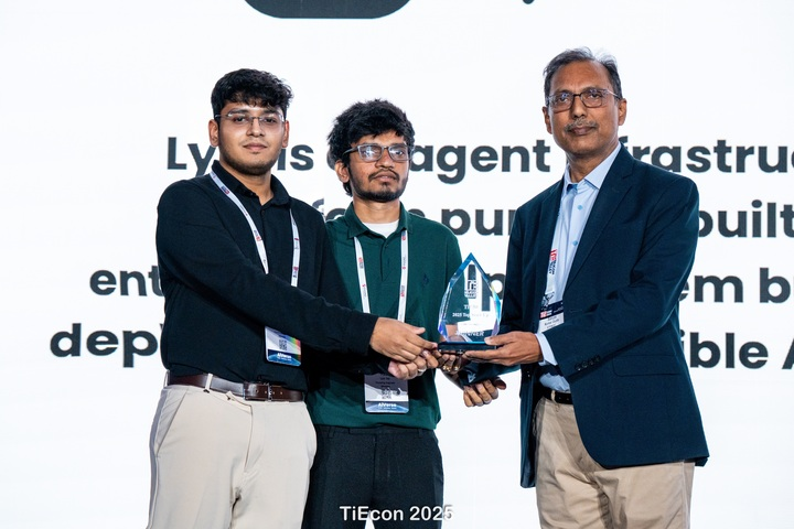 Khush Patel receiving the TieCon 2025 Top Startup Award